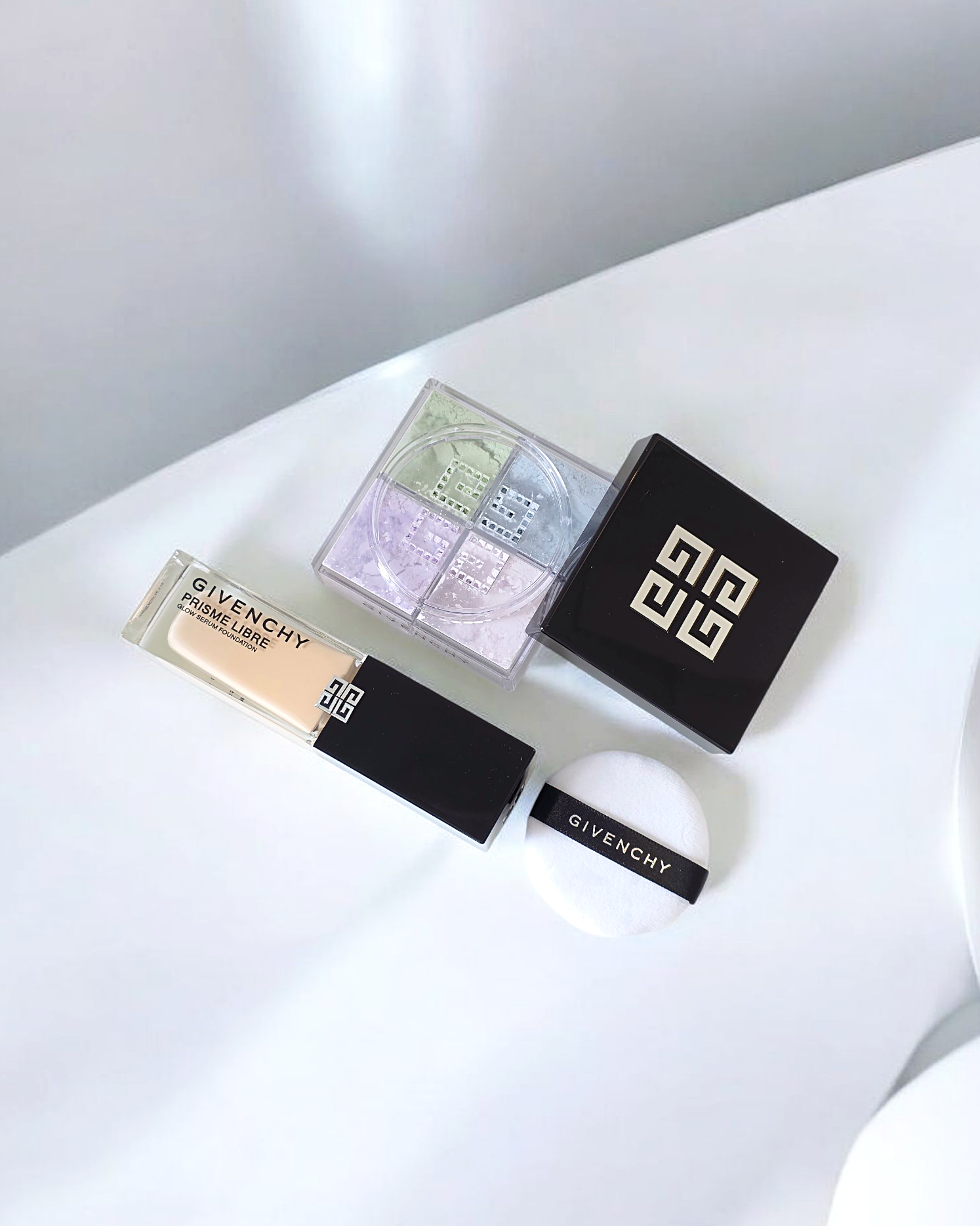 งานผิวฉ่ำใสเล่นแสงสไตล์ GIVENCHY